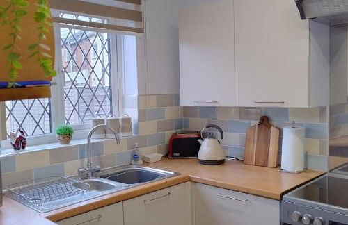 Ludlow Mews Town House with Free parking - Photo 4