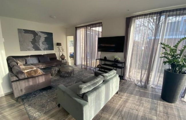 5 bedroom House in Biddinghuizen with swimming pool and terrace - Photo 2