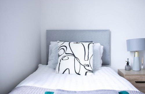 Templar House - Sleeps 6, Special Weekly Monthly Stay Rates, Central Location with FREE Parking, FREE WiFi, Perfect for ALTON TOWERS & M6 - Foto 18