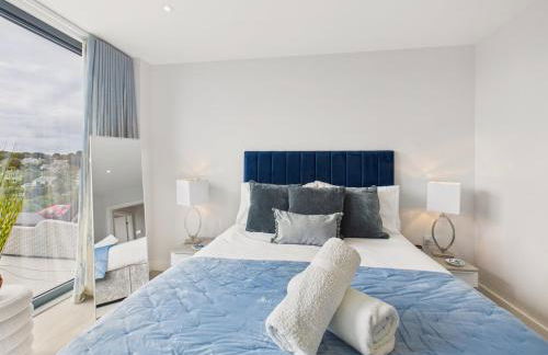 Skydeck at The Liner – Stylish 2-Bed / 2-Bath Top Floor with Panoramic Sea Views - Foto 30