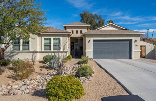 Elegant Phoenix Getaway w Pool and Spa Heating - Foto 28