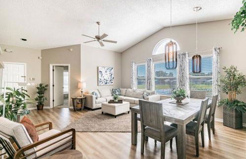 THIS IS PARADISE FOUND! Private In-Ground Pool Home, Views, Near Dis, NO Steps, LOW Rates! - Foto 22