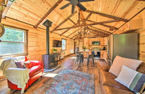 Rustic-Chic Woodland Hideaway with Hot Tub! - Foto 9