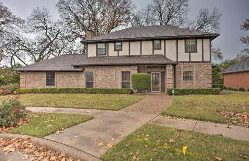 Unwind Fireside and Play Pool! Idyllic McKinney Home - Foto 3