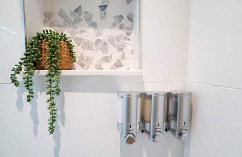 Cozy 3BR with Patio & Yard Near Ybor City - Foto 17