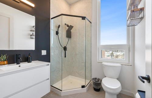 2BR, King Bd, Free Prkn, Gym, NYC View, 8min Train - Foto 17