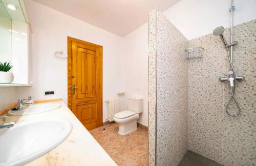 Villa close to Ibiza Town Sleeps 12 - Photo 33