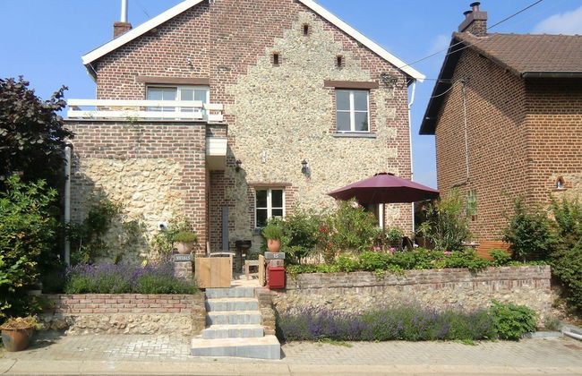 Heritage Holiday Home in Voeren With Terrace - Foto 1