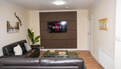 Large 4 Bedroom House Near Heathrow and M4 Free Parking - Foto 3