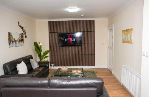 Large 4 Bedroom House Near Heathrow and M4 Free Parking - Foto 3