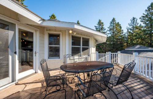 The Goat and Cherry - Dogs, Fire Pit & Hot Tub, Escape to Sister Bay! - Foto 78