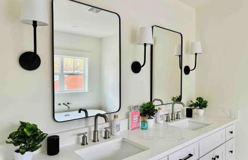 Disc Golf Getaway - Hot Tub, Soaking Tub, Games - Near Uptown - Foto 42