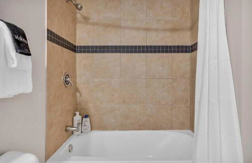 HUGE Luxe Downtown Flat: Pool Table & Parking - Foto 11