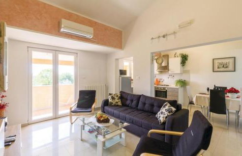 3 Bedroom Beautiful Home In Frkeci - Photo 11