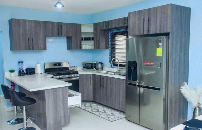 Montana Villa-ochorios-sleeps6-aircon-pool-tv-wifi - Foto 5