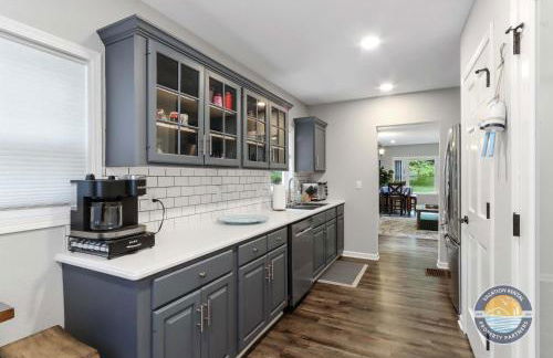 New Pet Friendly Walking Distance to Lake Front - Foto 3