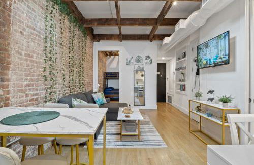 Chic Penthouse with bus stop at doorstep - 15 Minutes to NYC - Foto 8