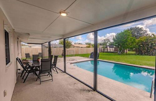 Spacious Backyard & Pool Retreat - 5 Mins to Beach - Foto 25