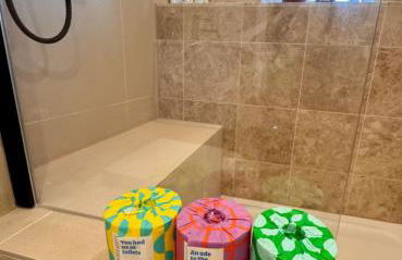 2 bedroom house near centre and private parking - Foto 7