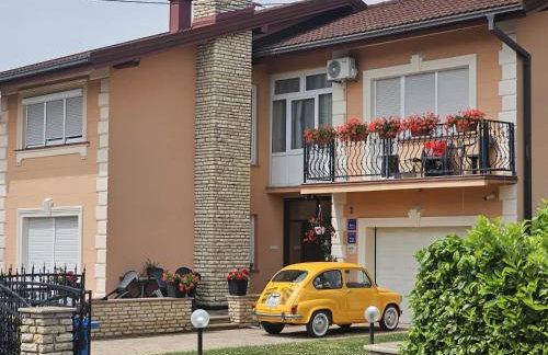 Apartmani i Sobe Kočiš - Foto 1