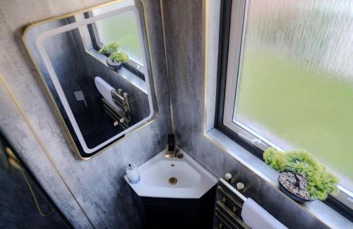 Romantic Seaside Chalet Retreat Solent Breezes - Foto 23