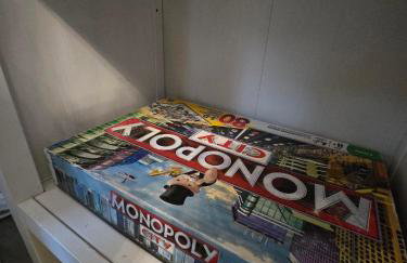 Contemporary 2-bedroom apartment with free gated parking, 2 bathrooms - for families, contractors, travellers for business and leisure - Photo 27