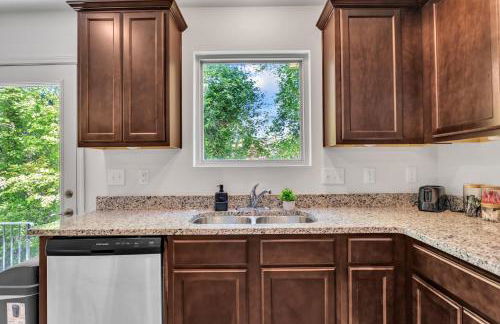 4BR Townhouse King Bed 2-Story Near NC State - Foto 20