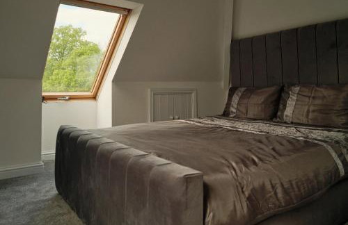 Modern Spacious House - Sleeps 16, Free Parking, Sun Terrace - Foto 38