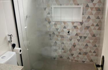 Suíte privativa aconchego a alguns passos da praia - Foto 4