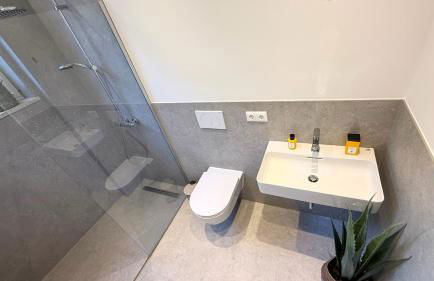 BeckHomes Munich- Large 210 sqm Central Apartment- 7 BR, 6Baths, 3 Kitchens, Up to 18 Guests - Foto 77