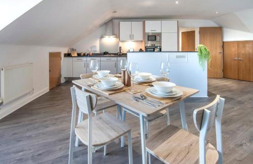 The Loft - Spacious Luxury 2 bed 2 bath with FREE Secure Parking and tube close by - Photo 6