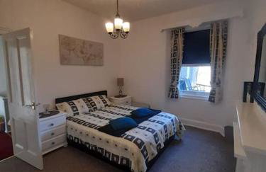 Plymouth Professionals Apartment - Photo 9