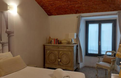 "Lo charme" a 5 minuti a piedi da Ospedale,Teatro Coccia ed Universita',a 30 minuti dai Laghi e 40 minuti da Milano - Foto 23