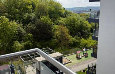 Navy Blue Apartment - Photo 29