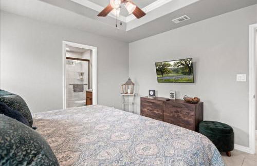 Neon Vibes Outdoor TV Hot Tub Arcade Room - Foto 33