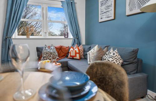 1-Bedroom Luxurious, City Centre, Chic & Stunning Apartment in Southampton, Sleeps 4 - by Blue Puffin Stays - Photo 12