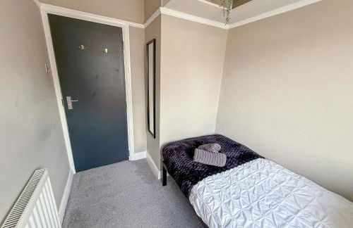 Spacious 3BDR House in New Malden with FREE Parking and Garden near Kingston upon Thames, Wimbledon & Raynes Park by NourNest Apartments - Foto 9