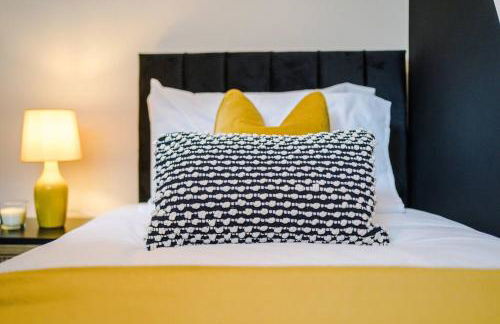 Cheerful 3 bedroom home with parking near Chester - Photo 50