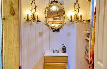 King Suite & Bunkhouse - Deer Camp - WiFi - Grill - Foto 11