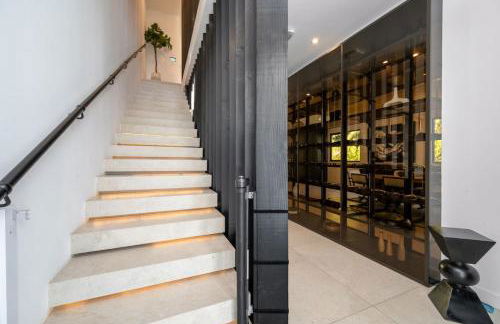 Luxury 6BR Beverly Hills Villa with Pool and Views - Photo 33