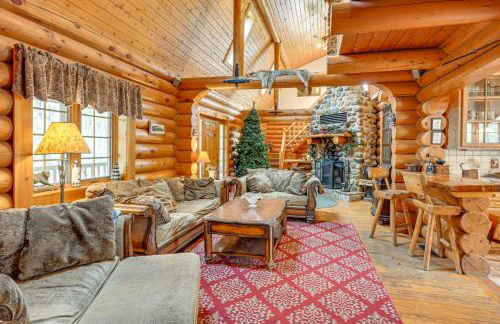 Indoor Pool and Hot Tub! Spacious Sterling Cabin - Foto 7