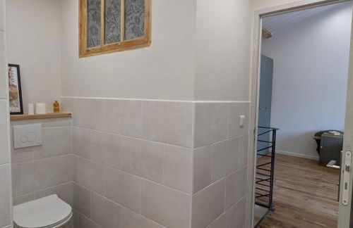 Maison rénovée avec terrasse et balcon à Polignac - FR-1-582-539 - Foto 15