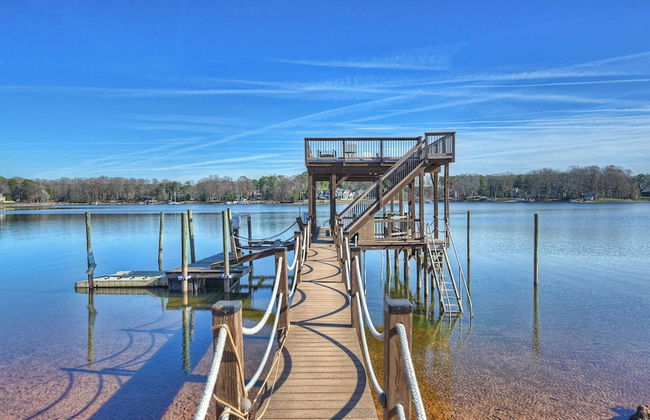Bear Creek Lodge by Avantstay Lakefront + Dock - Photo 30