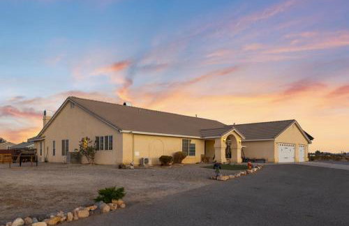 4BR Desert Oasis near Valley and Vegas - Foto 54