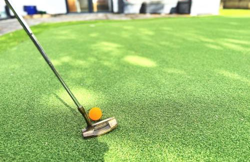 Historic Hampshire Cottage with Private Putting Green - Photo 2