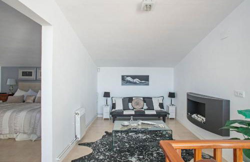 HOUSE WITH AMAZING VIEWS , OVERLOOKING THE FESTIVAL TOWN OF SITGES - Foto 16