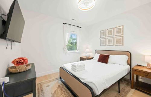 4BR, 2 & half Bath, Hot Tub, Private Parking, Near Ark - Foto 18