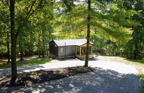 Modern 2BR Cabin w Hot Tub Near Wine Trail - Photo 33