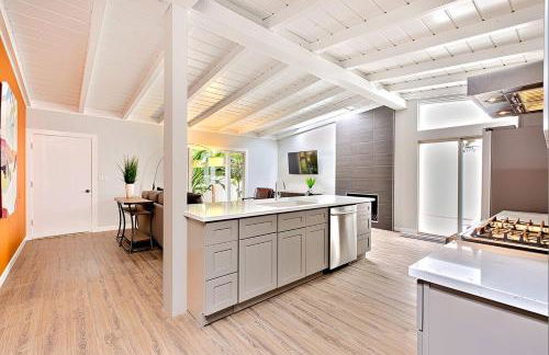 Shores Perfection - Spa, AC, Pet Friendly, Parking, Fire Pit & Massive Private Yard! - Foto 70