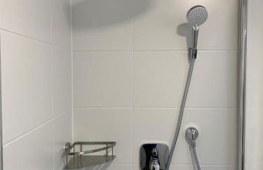 Top Modernes 1-Zimmer-Apartment mit Küche, Parkplatz, kostenfreiem WLAN und Netflix - Foto 22